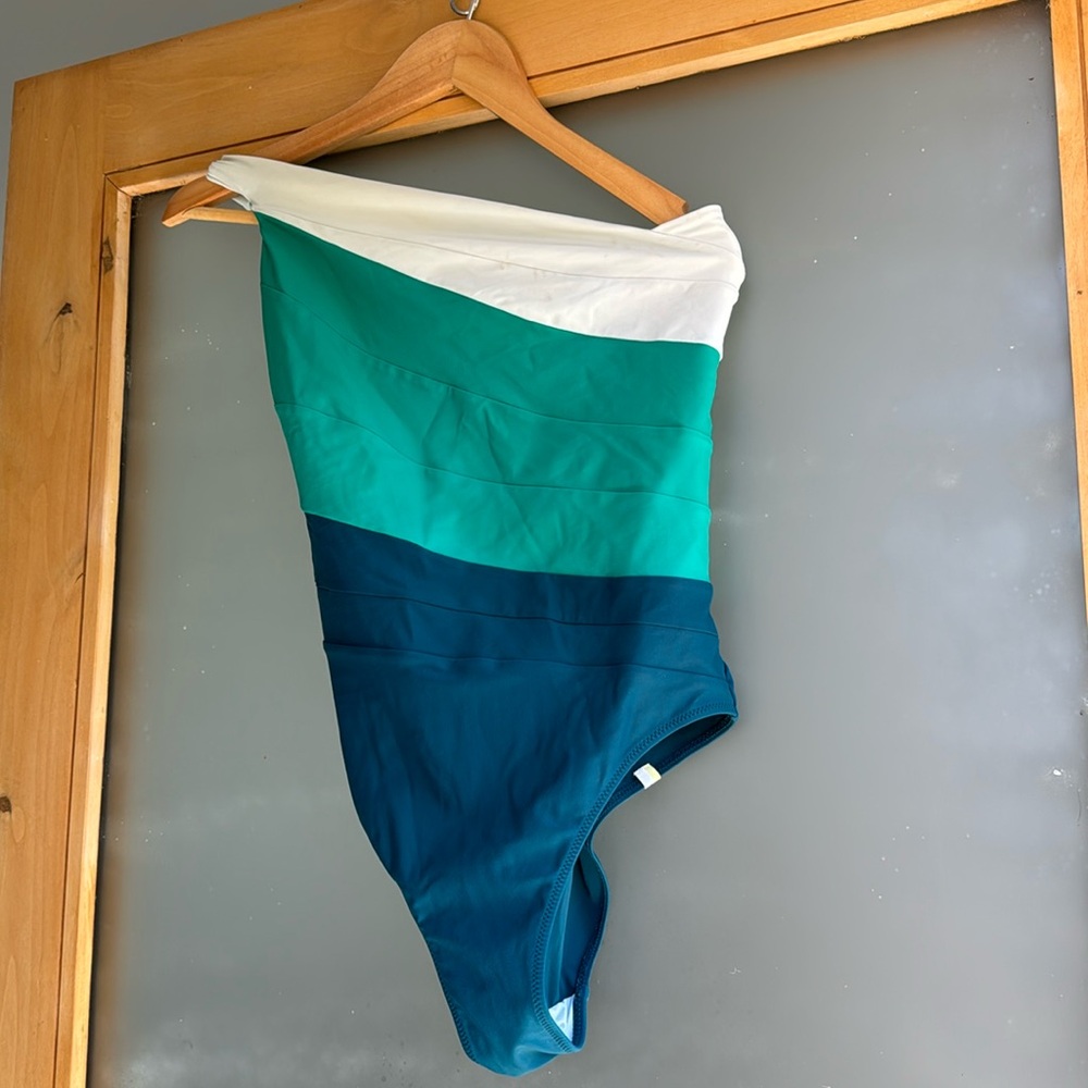 Summer salt size 6 sidestroke women’s swimsuit.